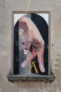 Le lettere compongono la parola "VIA"